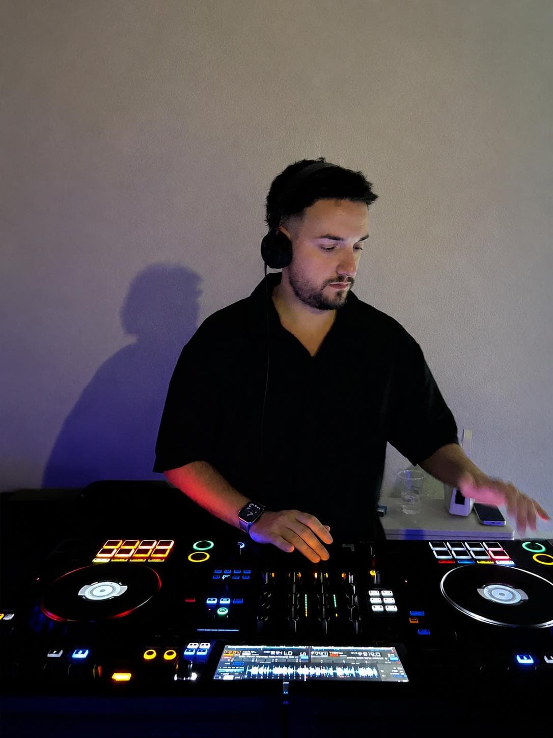 Luca Paone alla console in studio